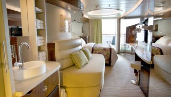 1548636686.5009_c351_Norwegian Cruise Line Norwegian Epic Accommodation Spa Deluxe Balcony.jpg